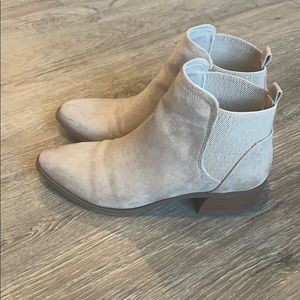Qupid Taupe Booties